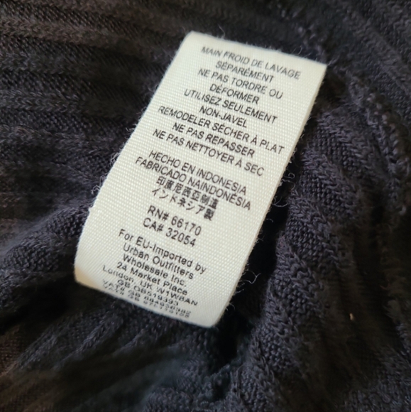 Free People We the Free Love Women's SZ M black ribbed mock neck open back top‎ - Picture 7 of 10